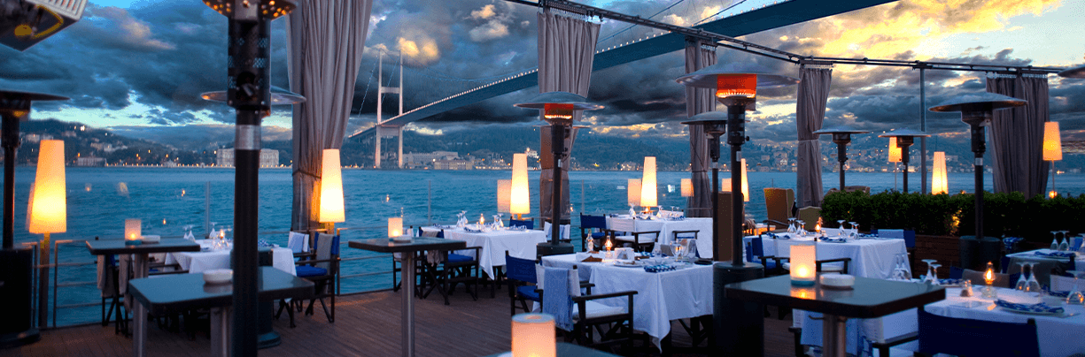 Consumers respond to premium dining prices by demanding more premium dining experiences. 1225c404